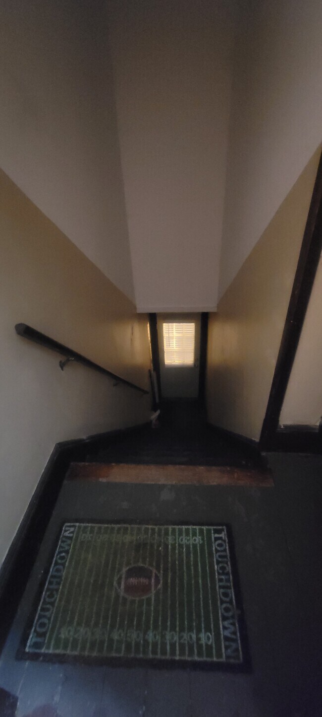 23 Lexington Ave, Unit 2nd floor in Gloversville, NY - Foto de edificio - Building Photo