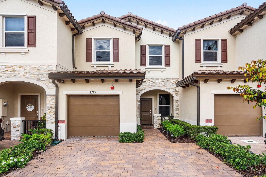 2781 NW 55th Way in Lauderhill, FL - Building Photo