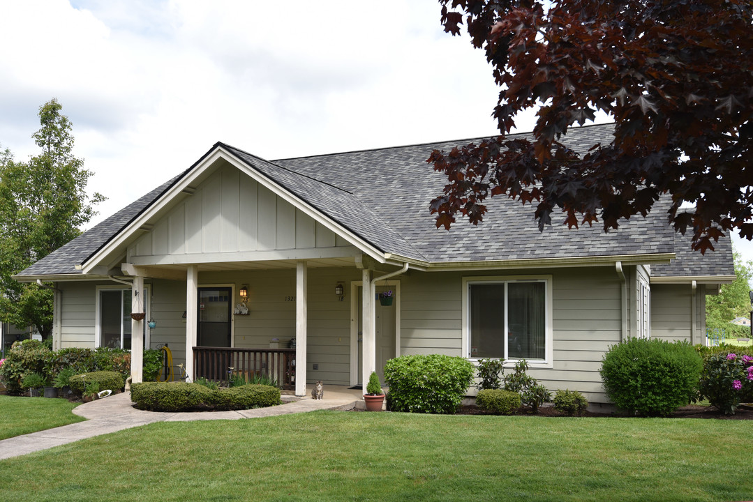 Sunset Corners I in Sweet Home, OR - Building Photo