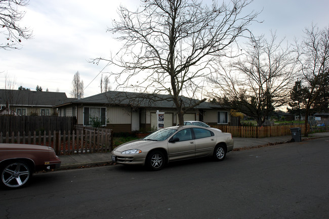 844 Milton St in Santa Rosa, CA - Building Photo - Building Photo