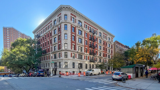 50-58 Tiemann Pl in New York, NY - Building Photo - Building Photo