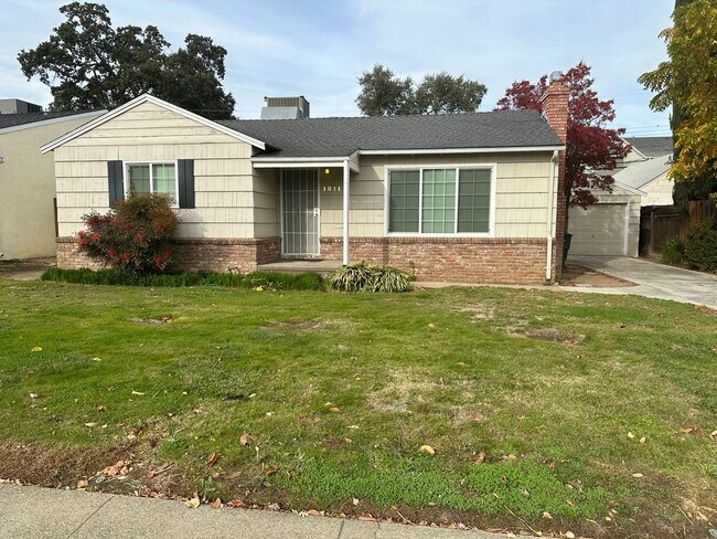 1811 Harian Way in Sacramento, CA - Building Photo - Building Photo