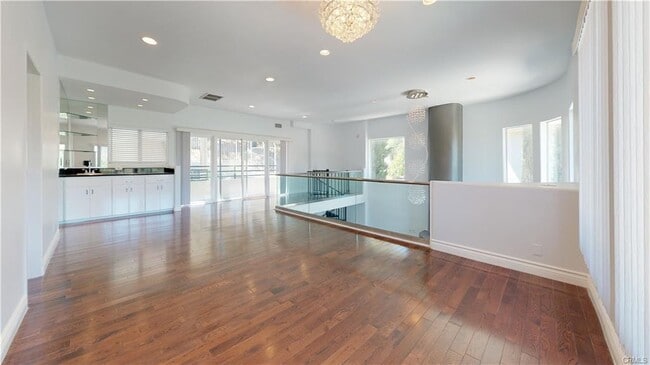 22500 N Summit Ridge Cir in Los Angeles, CA - Building Photo - Building Photo