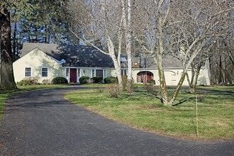 74 Prynne Ridge Rd in Longmeadow, MA - Building Photo - Building Photo