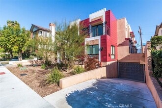 1212 Viola Ave, Unit 102 in Glendale, CA - Building Photo - Building Photo