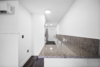 3551 SW 10th St in Miami, FL - Building Photo - Building Photo