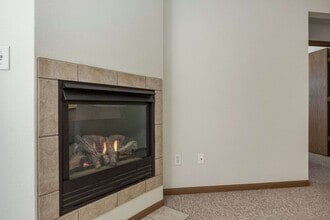 112 E Bloomington St, Unit 1 in Iowa City, IA - Foto de edificio - Building Photo