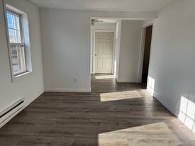 20 Ayer Rd in Shirley, MA - Building Photo