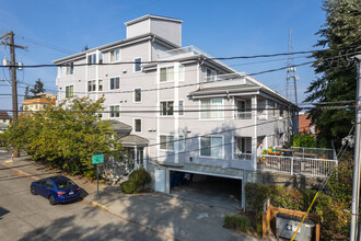 8626 Roosevelt Way NE in Seattle, WA - Building Photo - Primary Photo