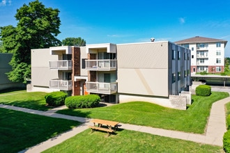 Robin Oaks in Midland, MI - Foto de edificio - Building Photo