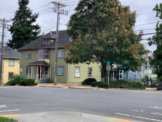 620 6th Ave, Unit 1 in Tacoma, WA - Foto de edificio - Building Photo