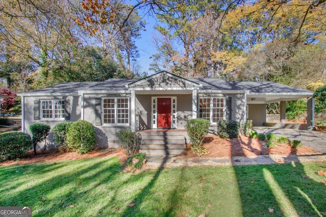 368 Lakemoore Dr NE in Atlanta, GA - Building Photo