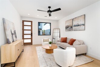 3001 E 51st St in Austin, TX - Building Photo - Building Photo