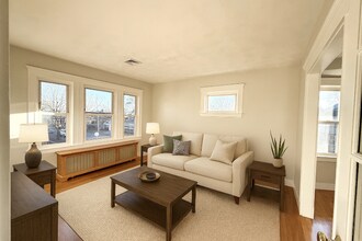 35-37 Lindale Ave in Dedham, MA - Foto de edificio - Building Photo