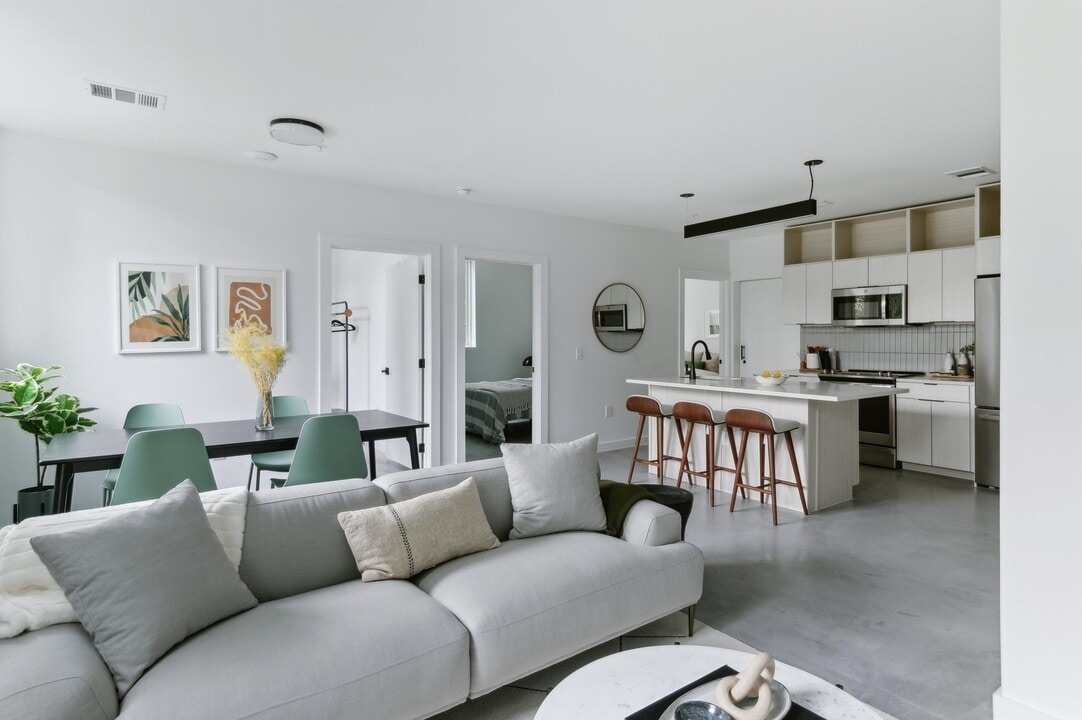 Capitol Living (Furnished Rooms) in Austin, TX - Building Photo