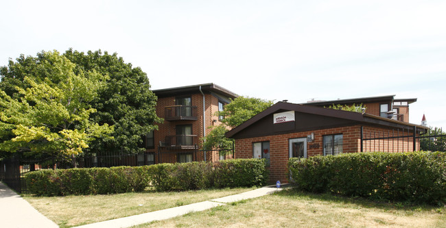 Madison Terrace in Chicago, IL - Building Photo - Building Photo