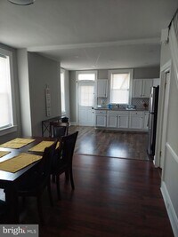 3219 E Monument St photo'