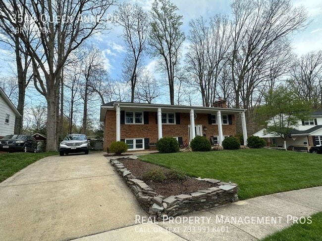 property at 3544 Queen Anne Dr