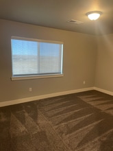 5971 Poison Spider Rd, Unit 2 in Mills, WY - Foto de edificio - Building Photo