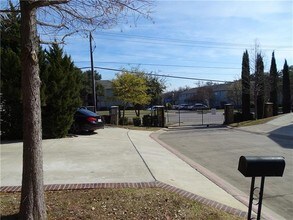 1200 Plaza Way, Unit 1200 Plaza in Richardson, TX - Foto de edificio - Building Photo