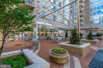 930 Wayne Ave in Silver Spring, MD - Building Photo - Building Photo