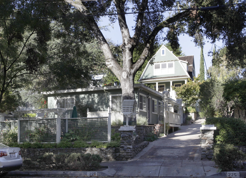 225 Massol Ave in Los Gatos, CA - Building Photo