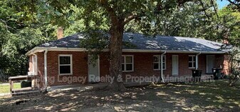910 Marsh St in Thomasville, NC - Building Photo