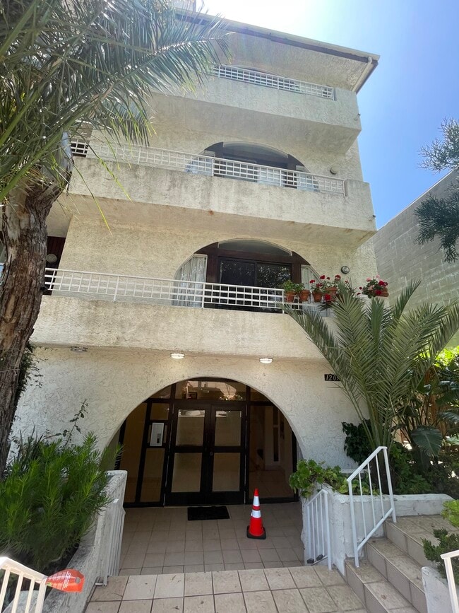 property at 1209 Amherst Ave