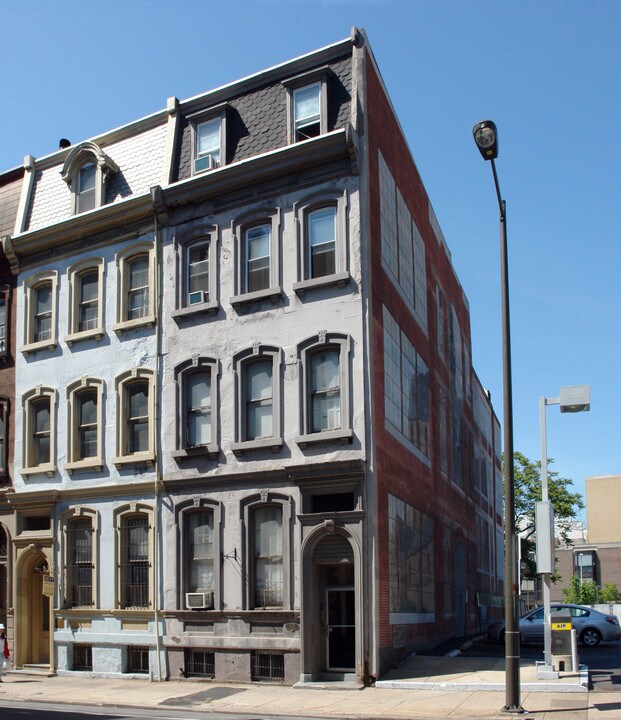 2205 Walnut St in Philadelphia, PA - Building Photo