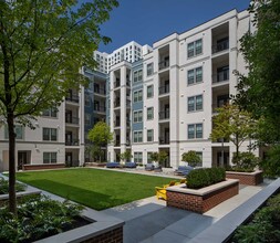 Elle of Buckhead in Atlanta, GA - Foto de edificio - Building Photo