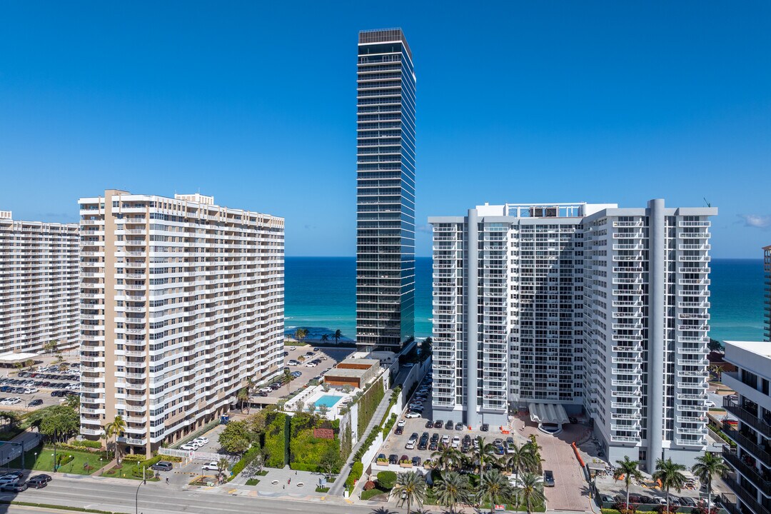 2000 S Ocean Blvd in Hallandale Beach, FL - Building Photo