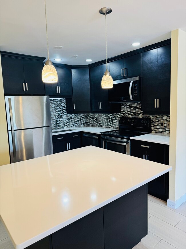 51 Schuyler Ave, Unit 3B in Stamford, CT - Building Photo - Building Photo