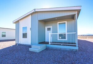 45 W Hawaii Rd in Paulden, AZ - Building Photo