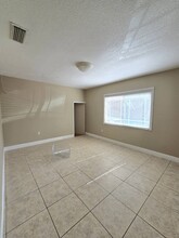 3320 SW 24th St in Coral Gables, FL - Building Photo - Building Photo