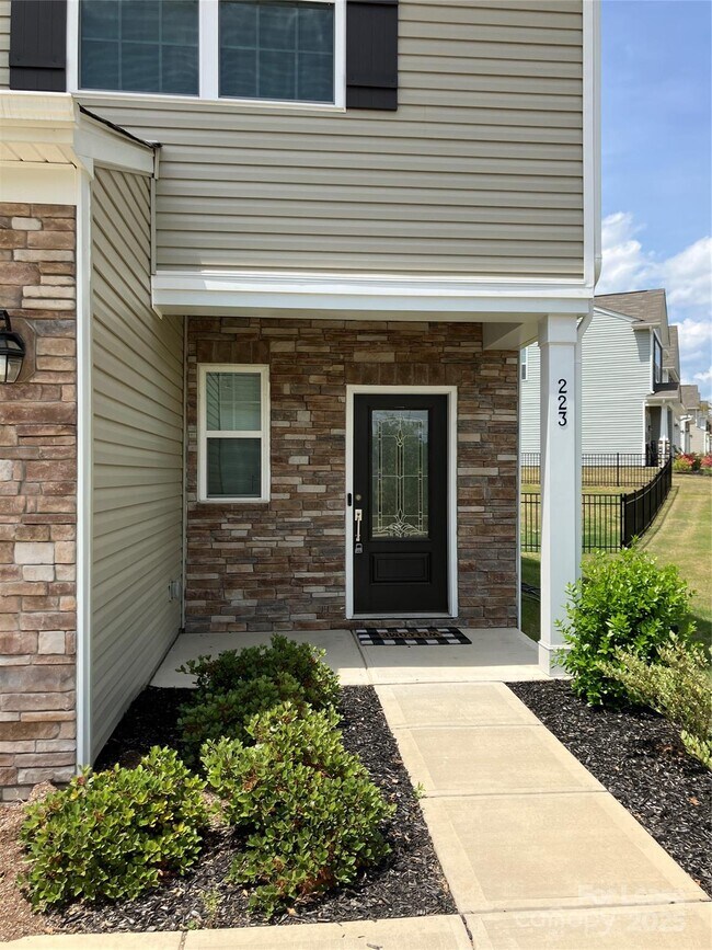 223 Haddonsfield Dr in Mooresville, NC - Building Photo - Building Photo