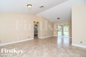 242 SW 34th Terrace in Cape Coral, FL - Foto de edificio - Building Photo
