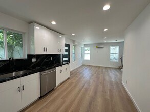 20338 Cantara St in Los Angeles, CA - Building Photo - Building Photo