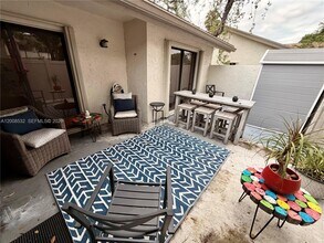 3064 S Oakland Forest Dr in Oakland Park, FL - Building Photo - Building Photo