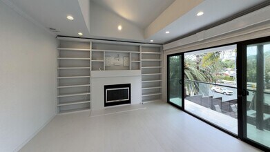 386 Entrada Dr in Santa Monica, CA - Building Photo - Building Photo