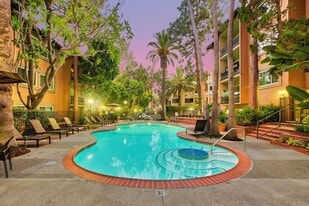 Casa Granada in Los Angeles, CA - Building Photo