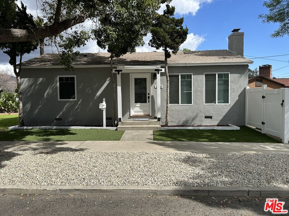 1040 N Catalina St in Burbank, CA - Building Photo