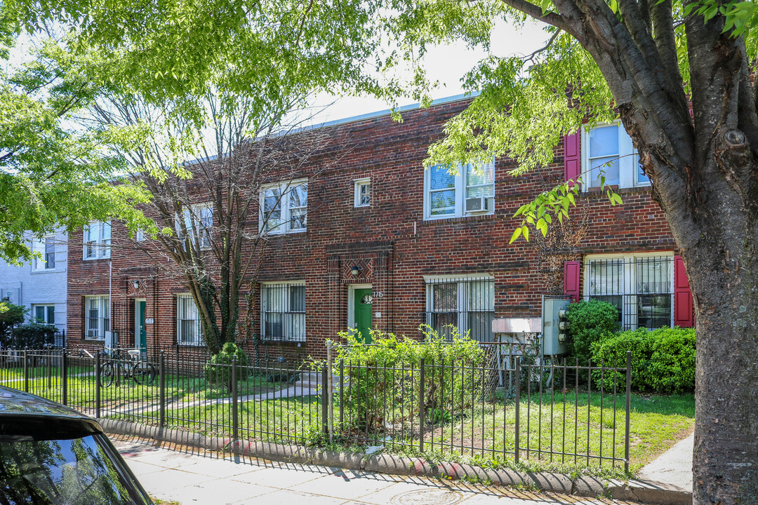 1715 H St NE in Washington, DC - Building Photo