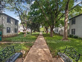 4944 N Hall St in Dallas, TX - Building Photo