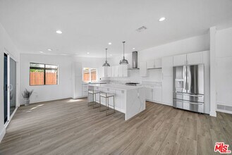 23500 Aetna St in Los Angeles, CA - Building Photo - Building Photo