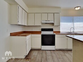 5643 W Golden Ln in Glendale, AZ - Foto de edificio - Building Photo