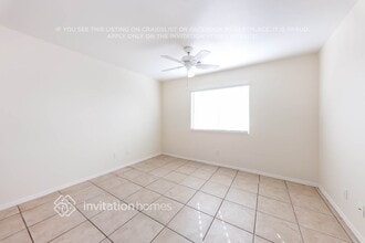 7111 N 77th Dr in Glendale, AZ - Foto de edificio - Building Photo