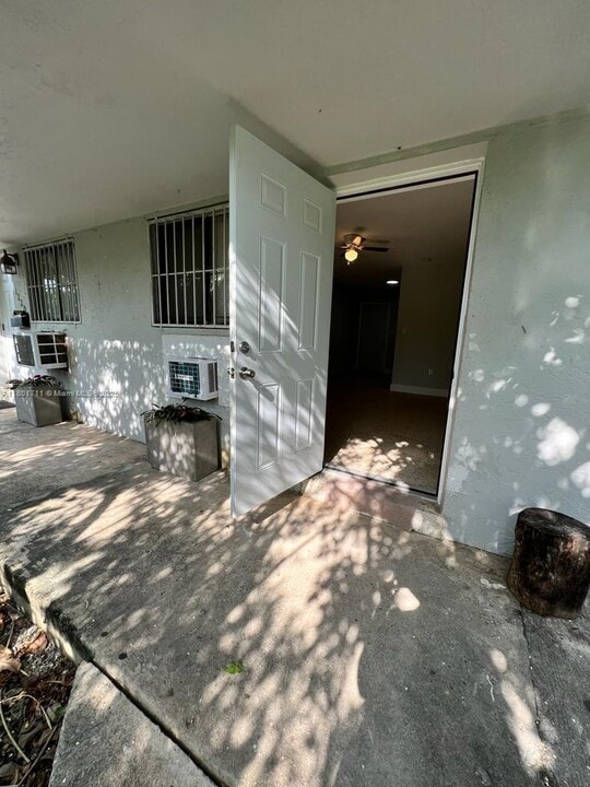 1220 NW 12th St-Unit -1 in Homestead, FL - Building Photo