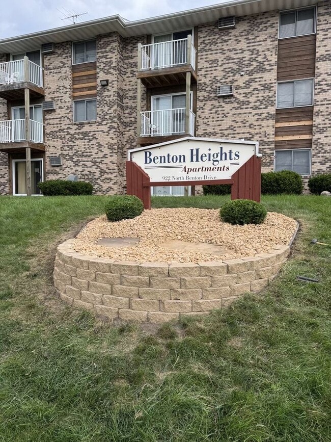 property at 922 Benton Dr