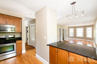 254 Upland Rd, Unit 1 in Cambridge, MA - Building Photo - Building Photo