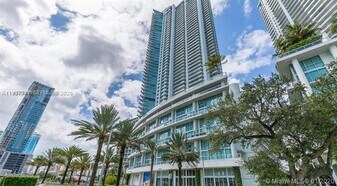 92 SW 3rd St, Unit 1802 in Miami, FL - Building Photo